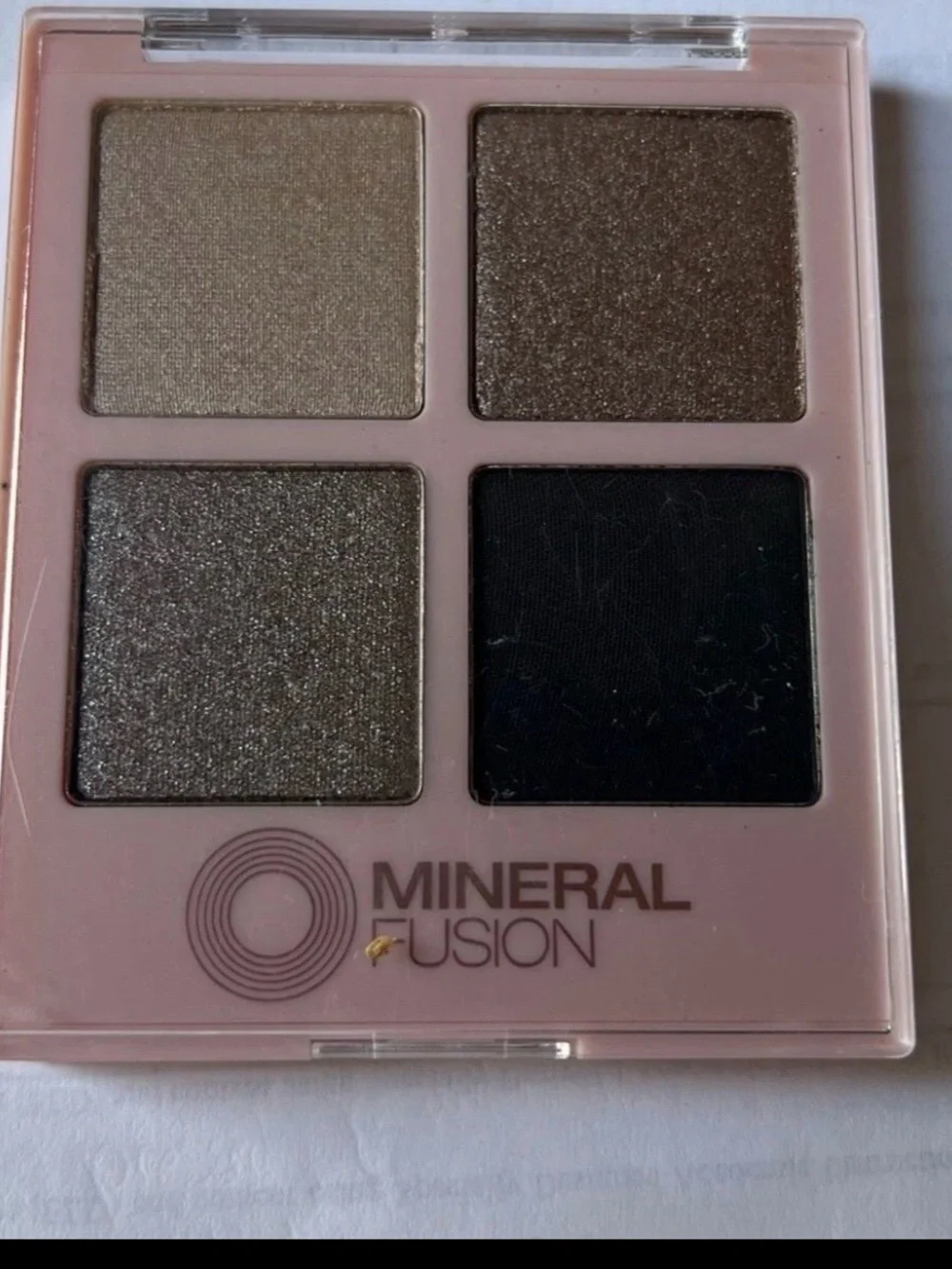 Mineral Fusion Refillable Eyeshadow Palette Shade Rock Show 25oz/7.2g